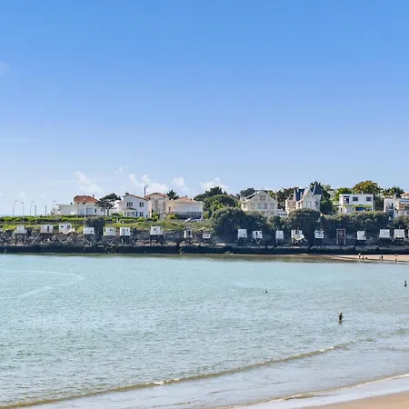 Holiday home 4 Bedroom Awesome In Royan