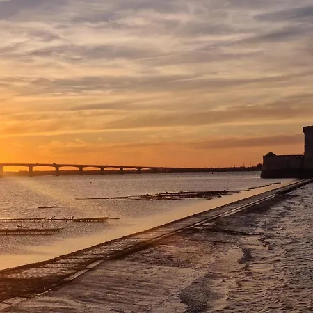 4 Bedroom Awesome In Holiday home *