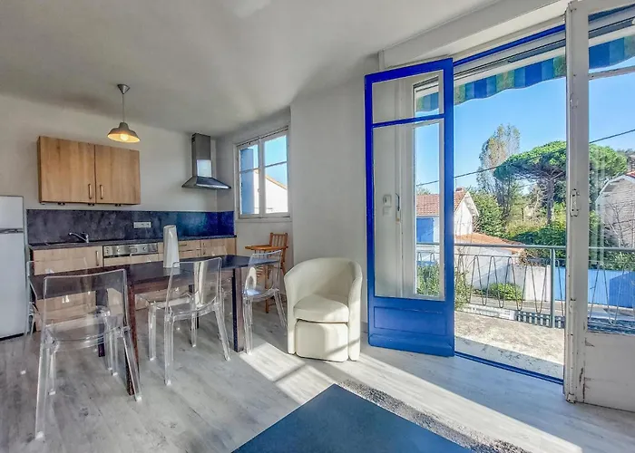 4 Bedroom Awesome In * Royan