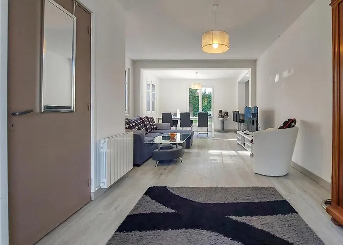 4 Bedroom Awesome In *