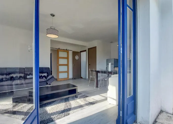 4 Bedroom Awesome In * Royan