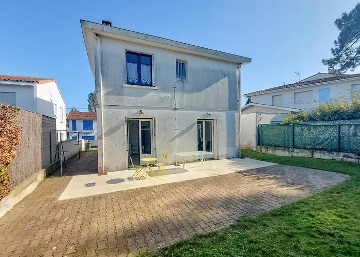 4 Bedroom Awesome In Holiday home