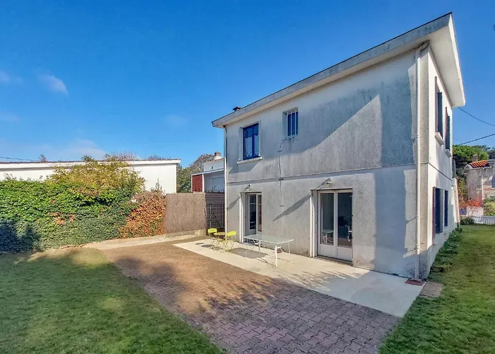 4 Bedroom Awesome In * Royan