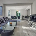 4 Bedroom Lovely In Holiday home *