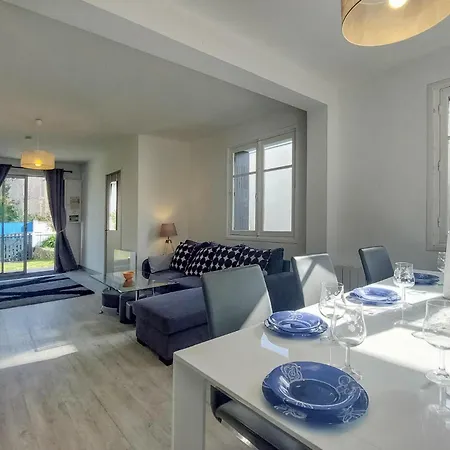 4 Bedroom Amazing Home In Royan Руаян