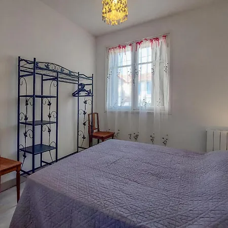 Будинок відпочинку 4 Bedroom Amazing Home In Royan Руаян