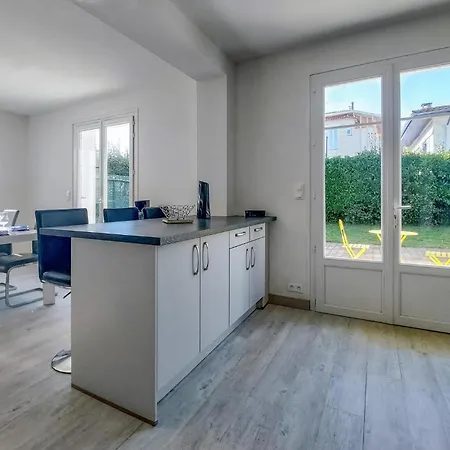 Будинок відпочинку 4 Bedroom Amazing Home In Royan