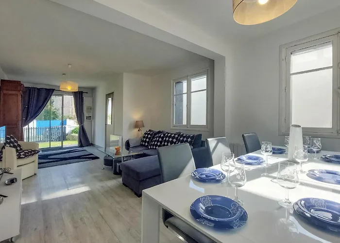 4 Bedroom Awesome In Royan