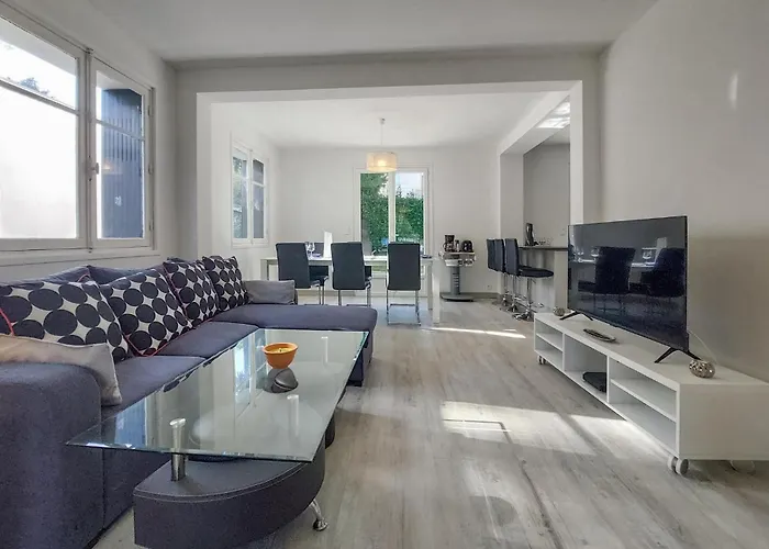 4 Bedroom Awesome In Vakantiehuis *