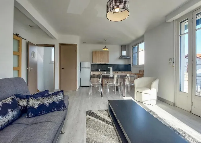 4 Bedroom Awesome In Vakantiehuis Royan