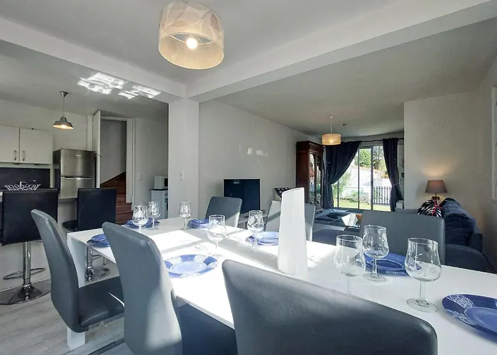 4 Bedroom Awesome In *