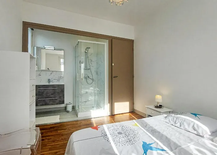 4 Bedroom Awesome In *